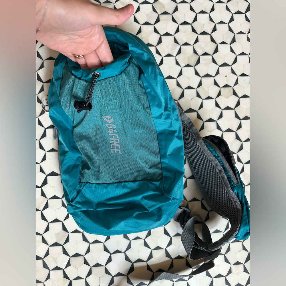 G4FREE | Teal Sling Unisex Bag with Padded Strap | Reversible Sides | Brand New - Picture 7 of 10
